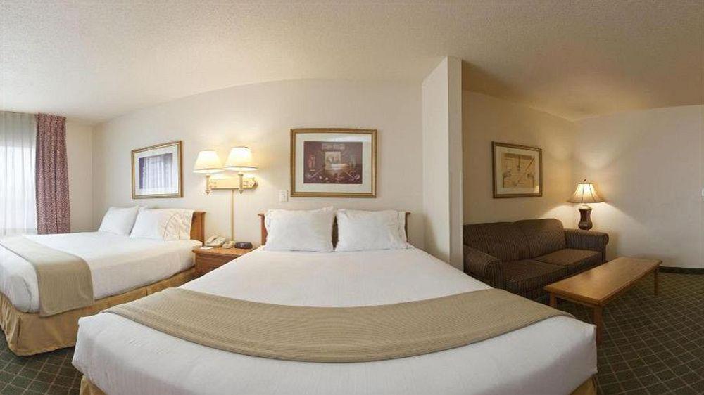 Holiday Inn Express & Suites Yankton By Ihg Exterior photo