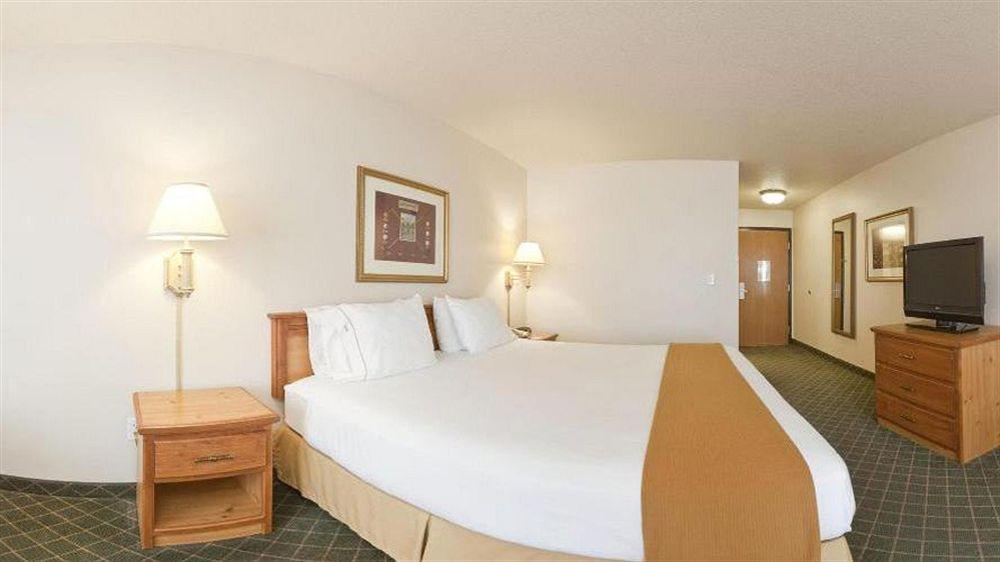 Holiday Inn Express & Suites Yankton By Ihg Exterior photo