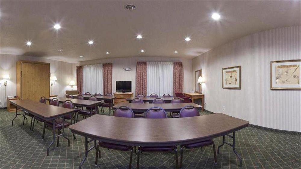 Holiday Inn Express & Suites Yankton By Ihg Exterior photo