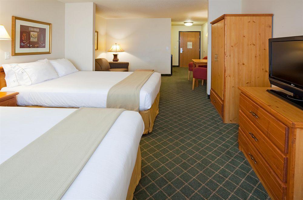 Holiday Inn Express & Suites Yankton By Ihg Room photo