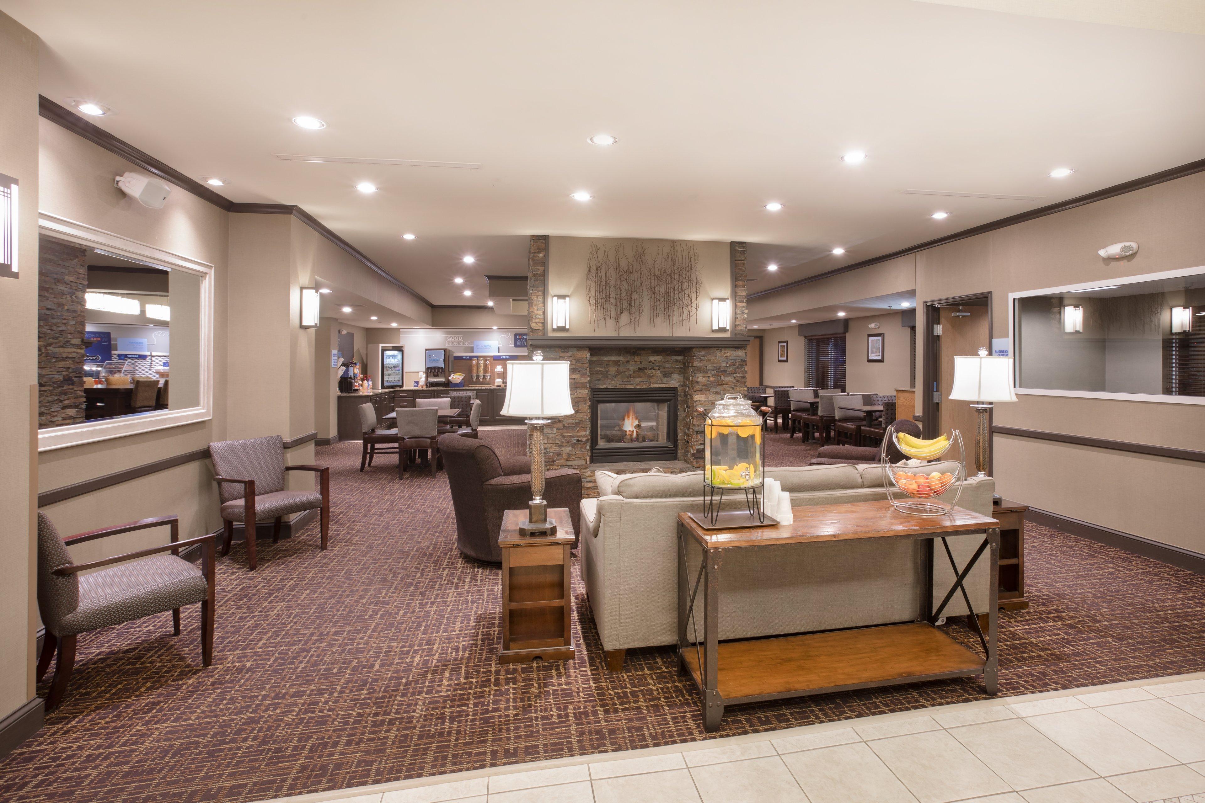 Holiday Inn Express & Suites Yankton By Ihg Exterior photo