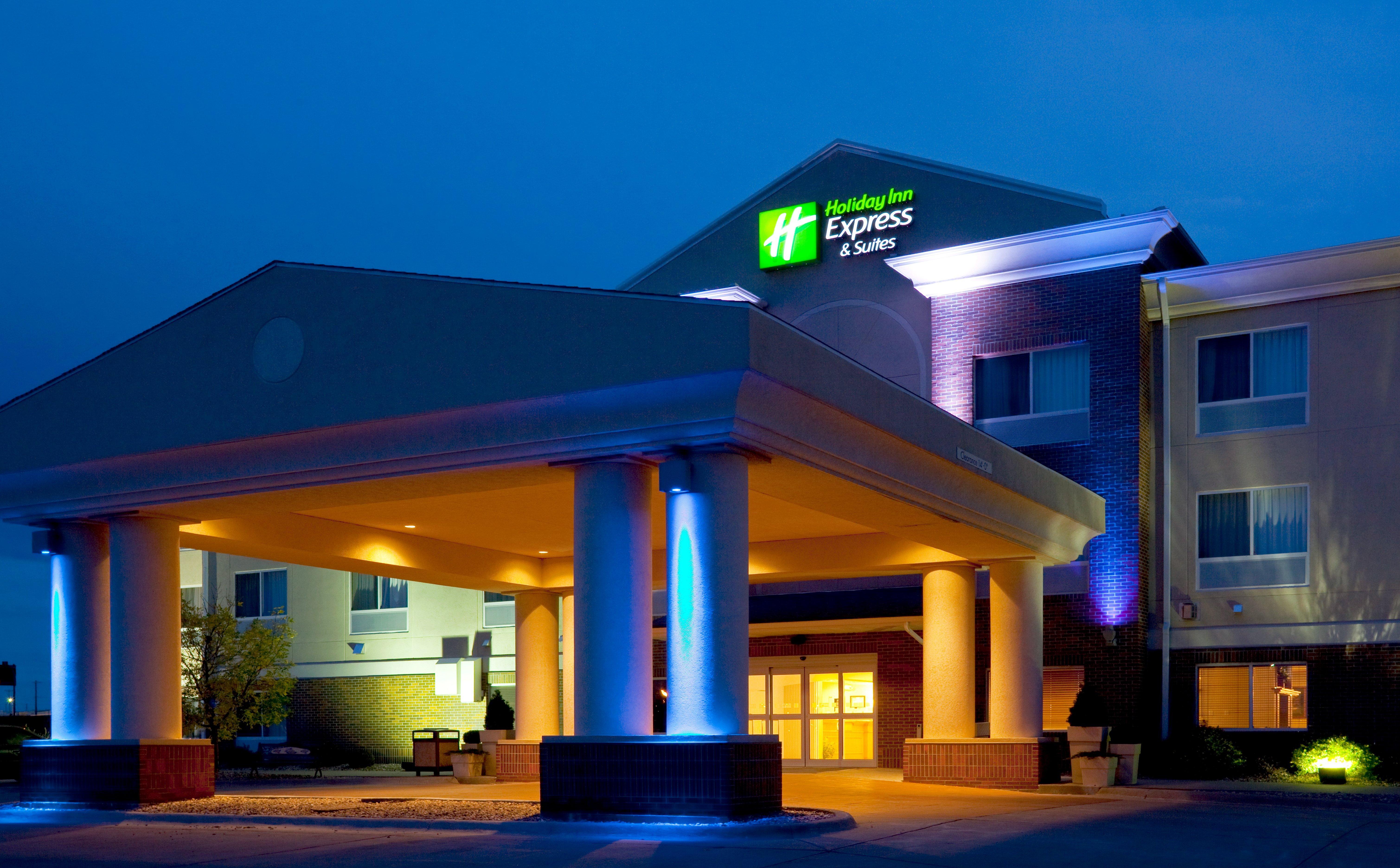Holiday Inn Express & Suites Yankton By Ihg Exterior photo