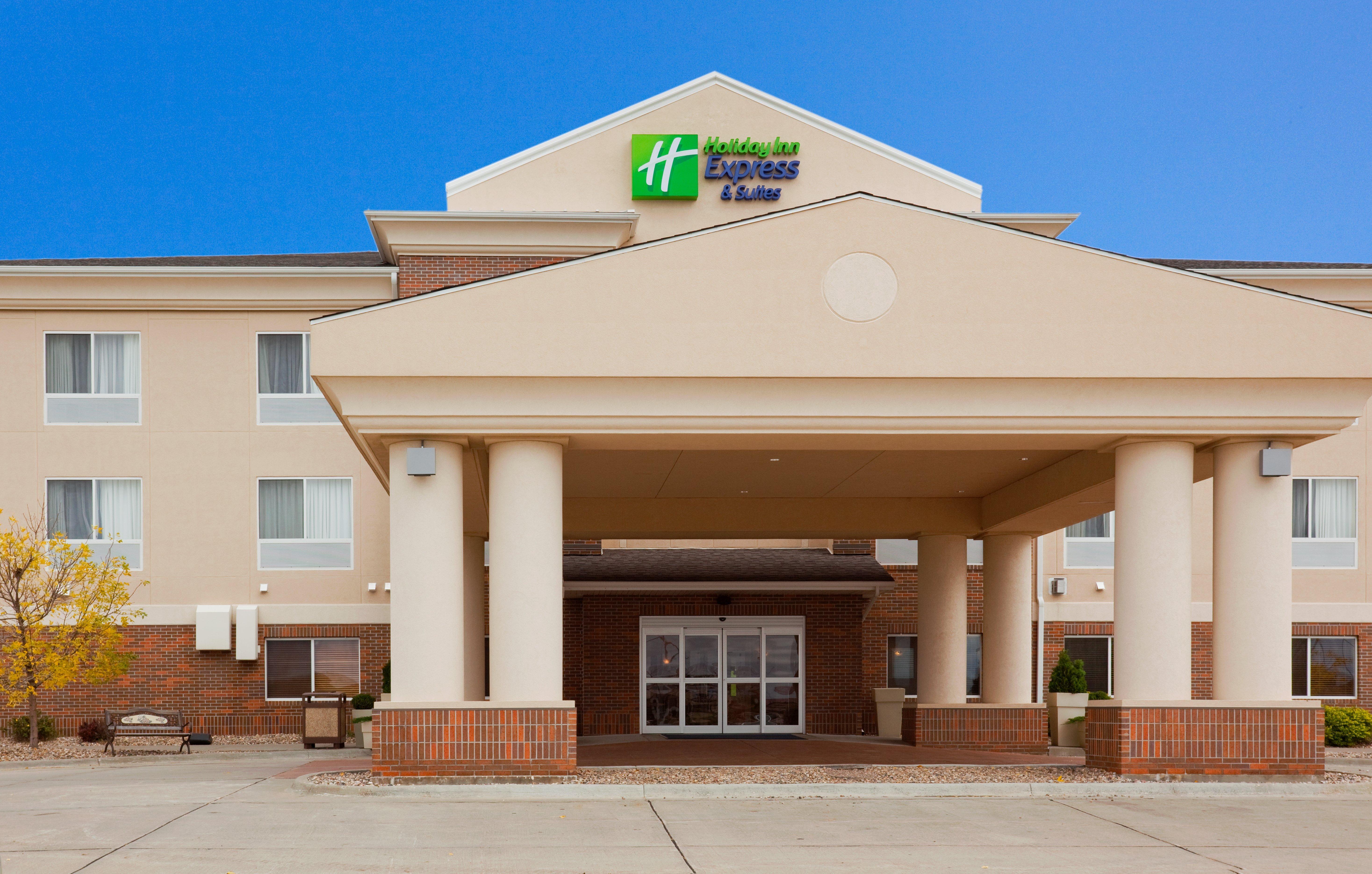 Holiday Inn Express & Suites Yankton, An Ihg Hotel Exterior photo