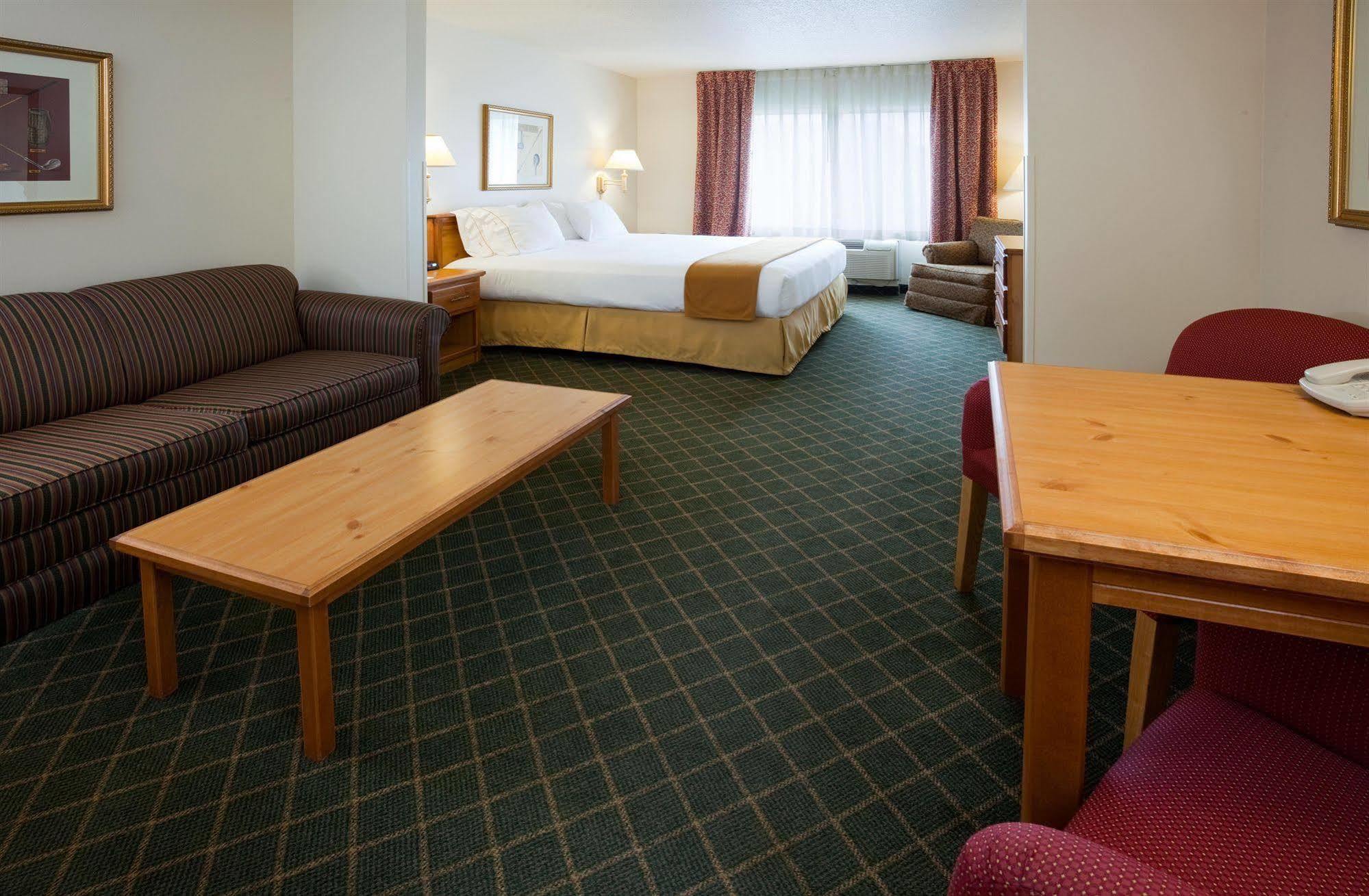 Holiday Inn Express & Suites Yankton By Ihg Exterior photo