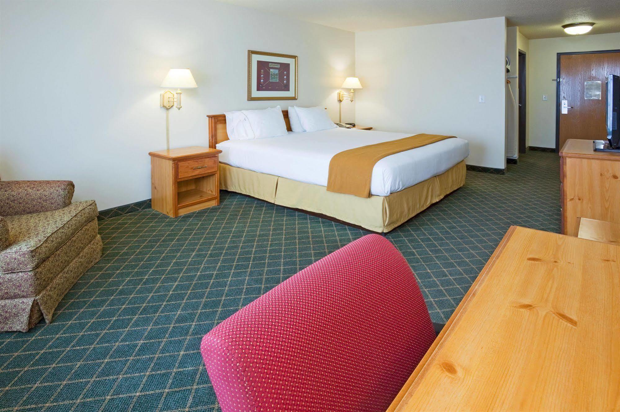 Holiday Inn Express & Suites Yankton, An Ihg Hotel Room photo