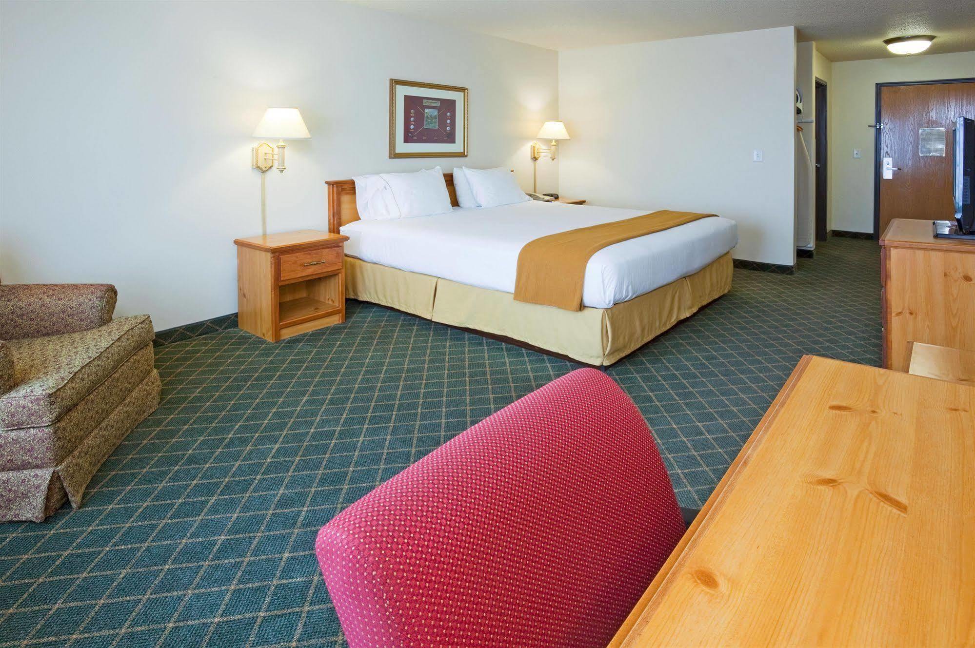 Holiday Inn Express & Suites Yankton By Ihg Room photo
