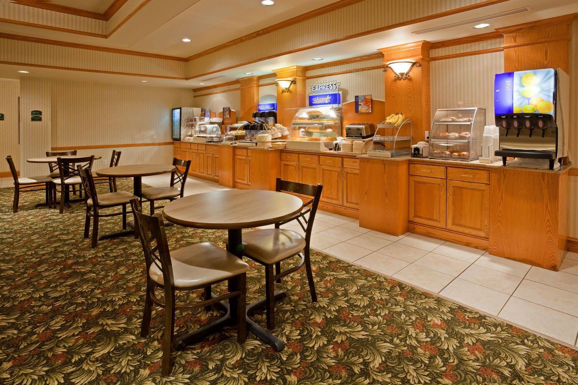 Holiday Inn Express & Suites Yankton By Ihg Restaurant photo