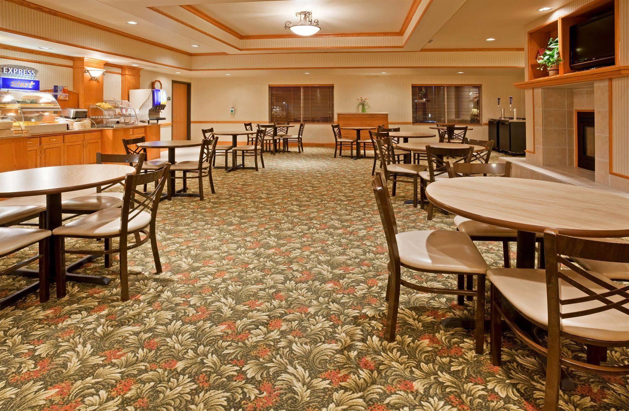Holiday Inn Express & Suites Yankton By Ihg Exterior photo